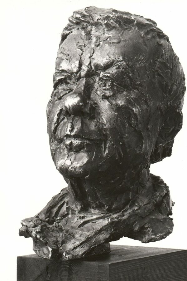 Bořek Zeman, Portrét K. M., 1986, cín, výška 55 cm